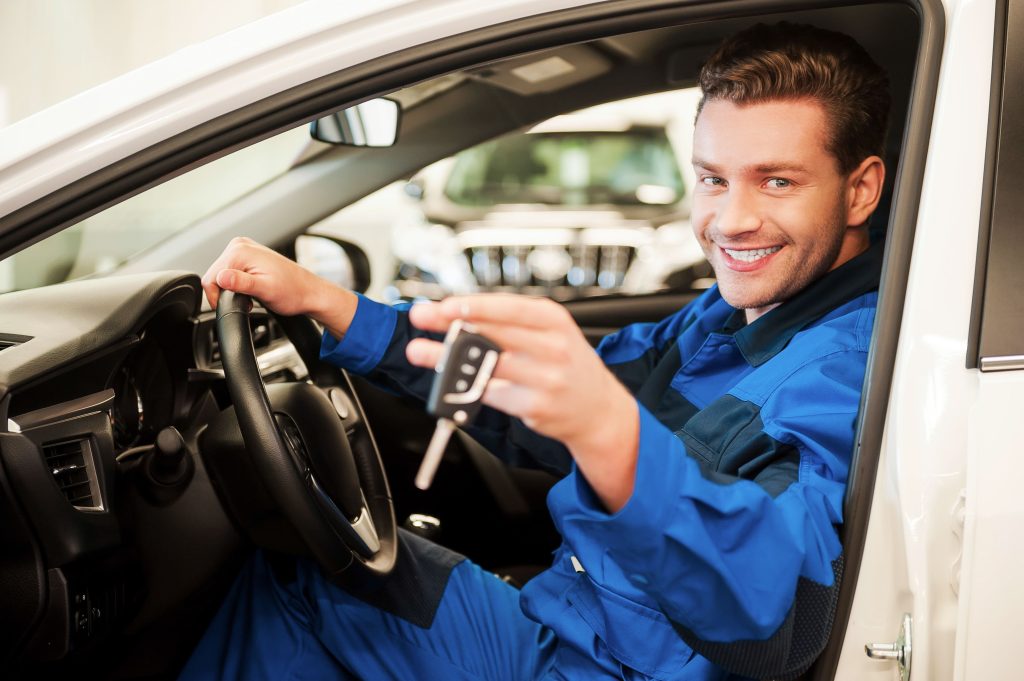 Car remote not working as a professional mobile auto locksmith repairs and programs a faulty key fob in the UK