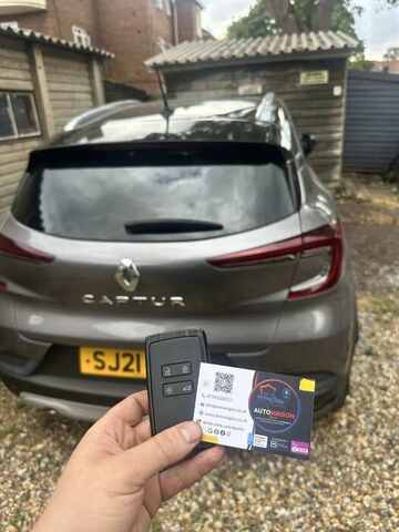 AutoWagon technician handing over a replacement key for a Volkswagen in Norfolk